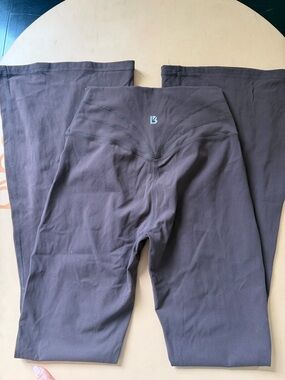 Buff bunny— flare leggings